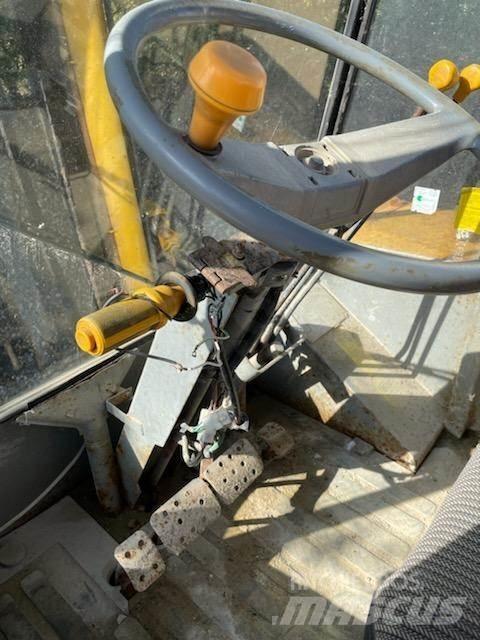 JCB 930 شاحنات الطرق الوعرة