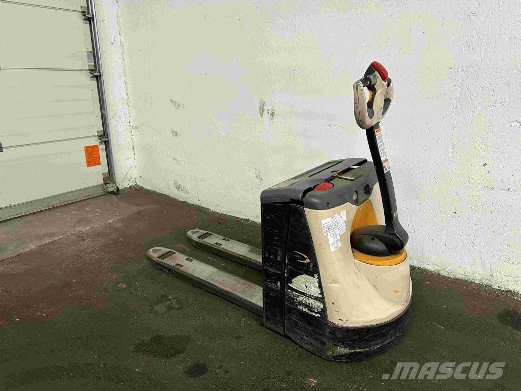 Crown WP 3015 معدات الرفع منخفض المستوى