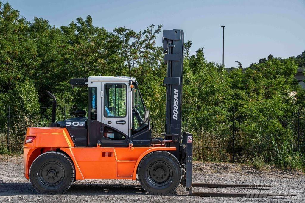 Doosan D 90-S-7 شاحنات الديزل