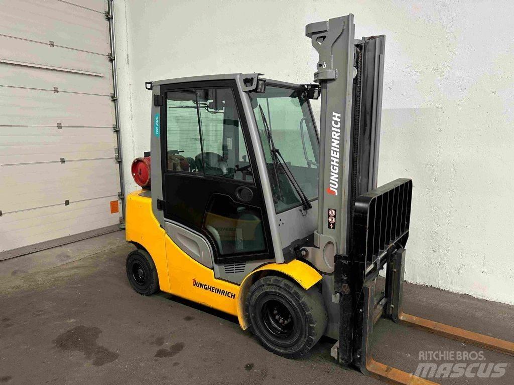 Jungheinrich TFG 430s شاحنات LPG