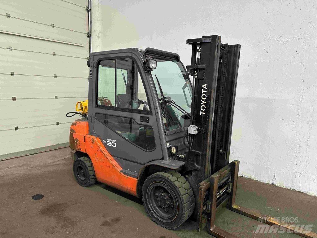 Toyota 02-8FGF30 شاحنات LPG