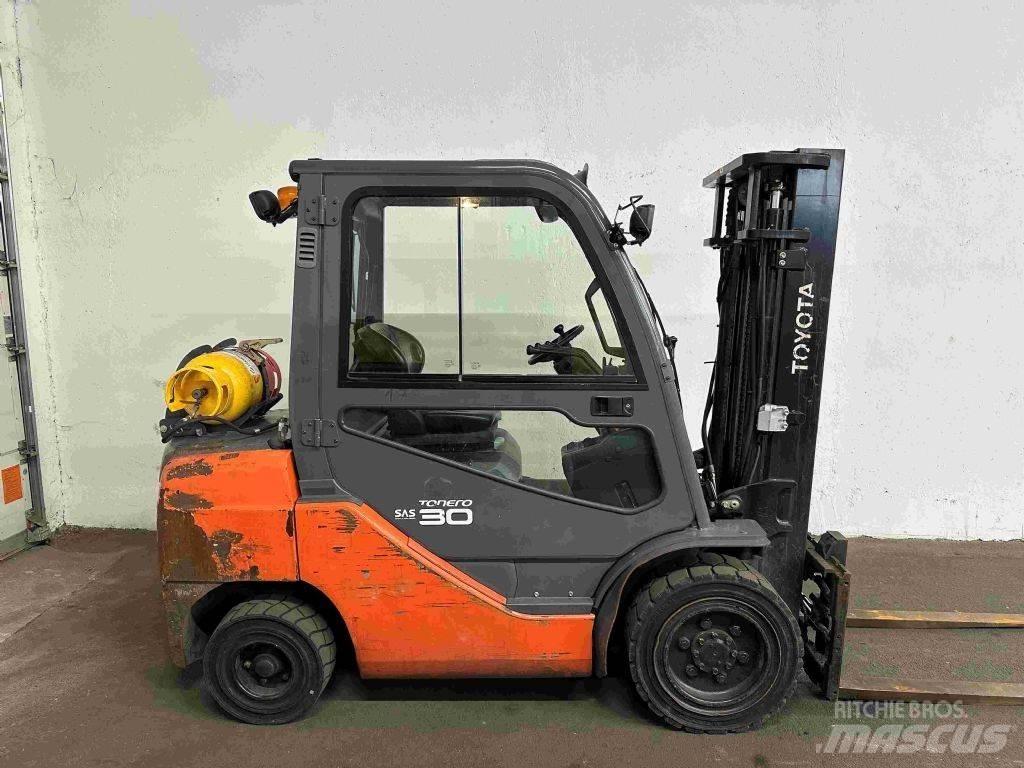 Toyota 02-8FGF30 شاحنات LPG