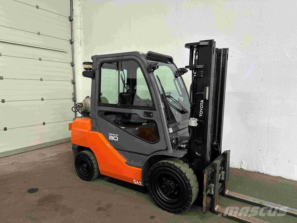 Toyota 02-8FGF30 شاحنات LPG