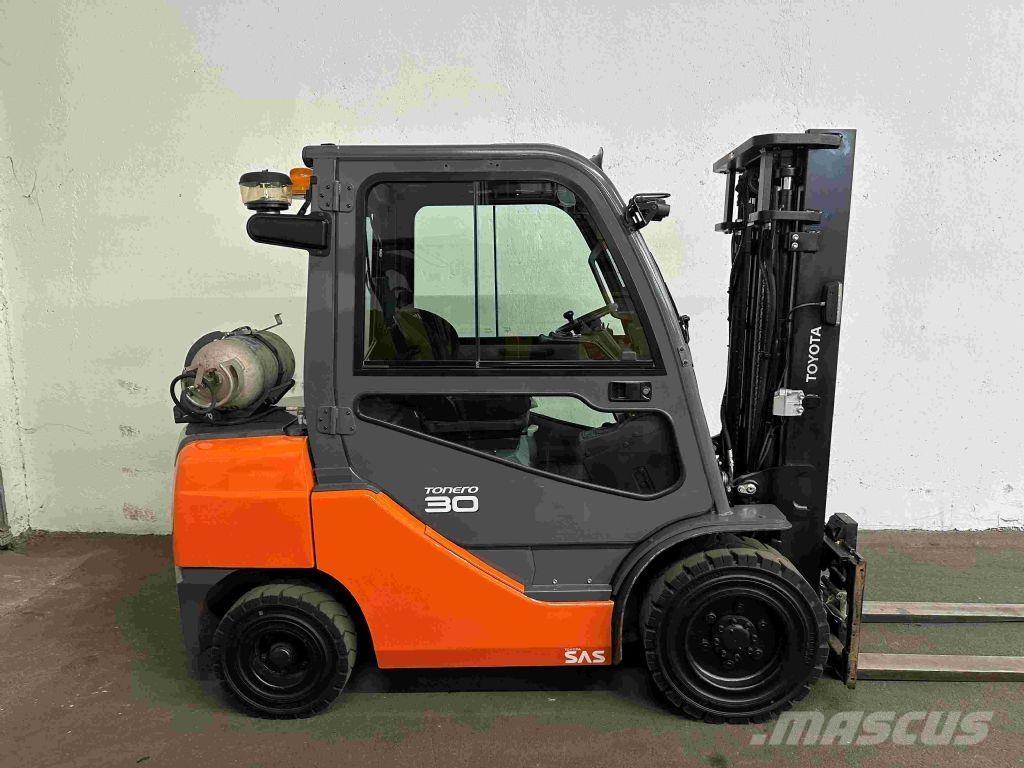 Toyota 02-8FGF30 شاحنات LPG