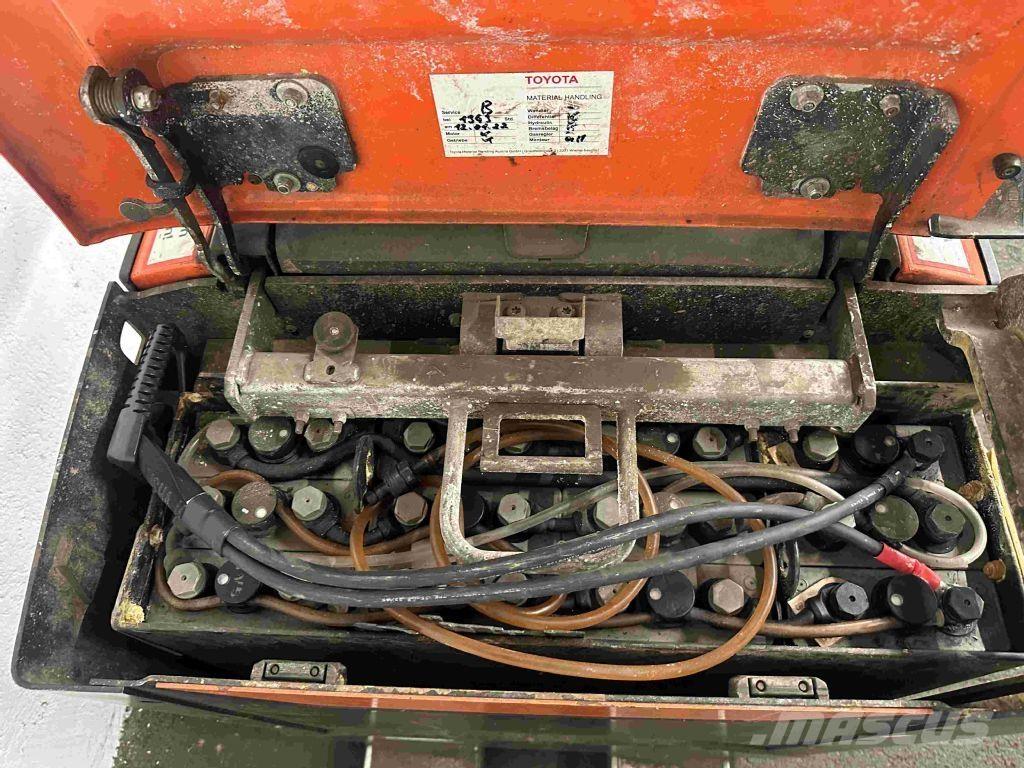 Toyota LPE 200 معدات الرفع منخفض المستوى