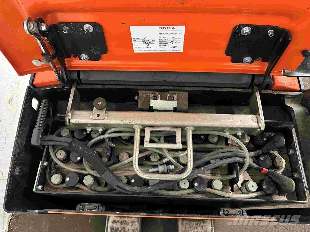 Toyota LPE 200 معدات الرفع منخفض المستوى