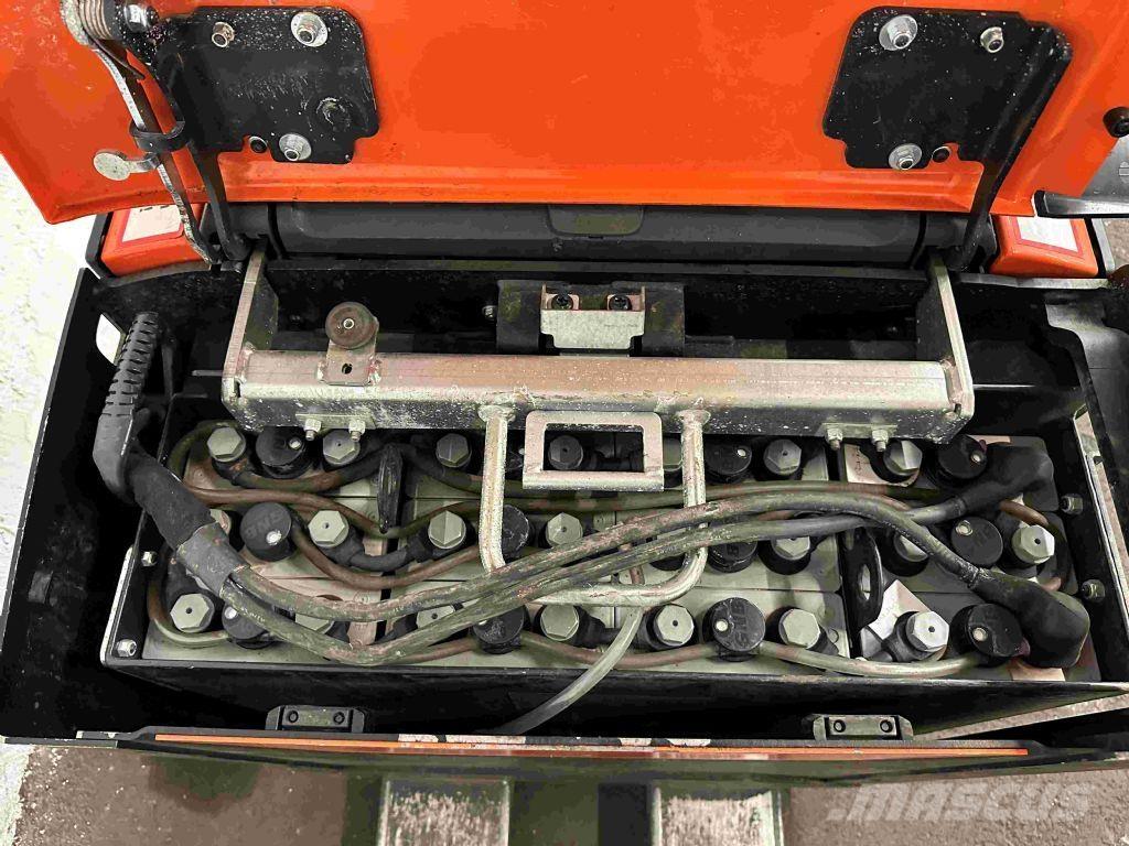 Toyota LPE 200 معدات الرفع منخفض المستوى