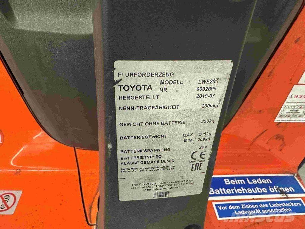 Toyota LWE 200 معدات الرفع منخفض المستوى