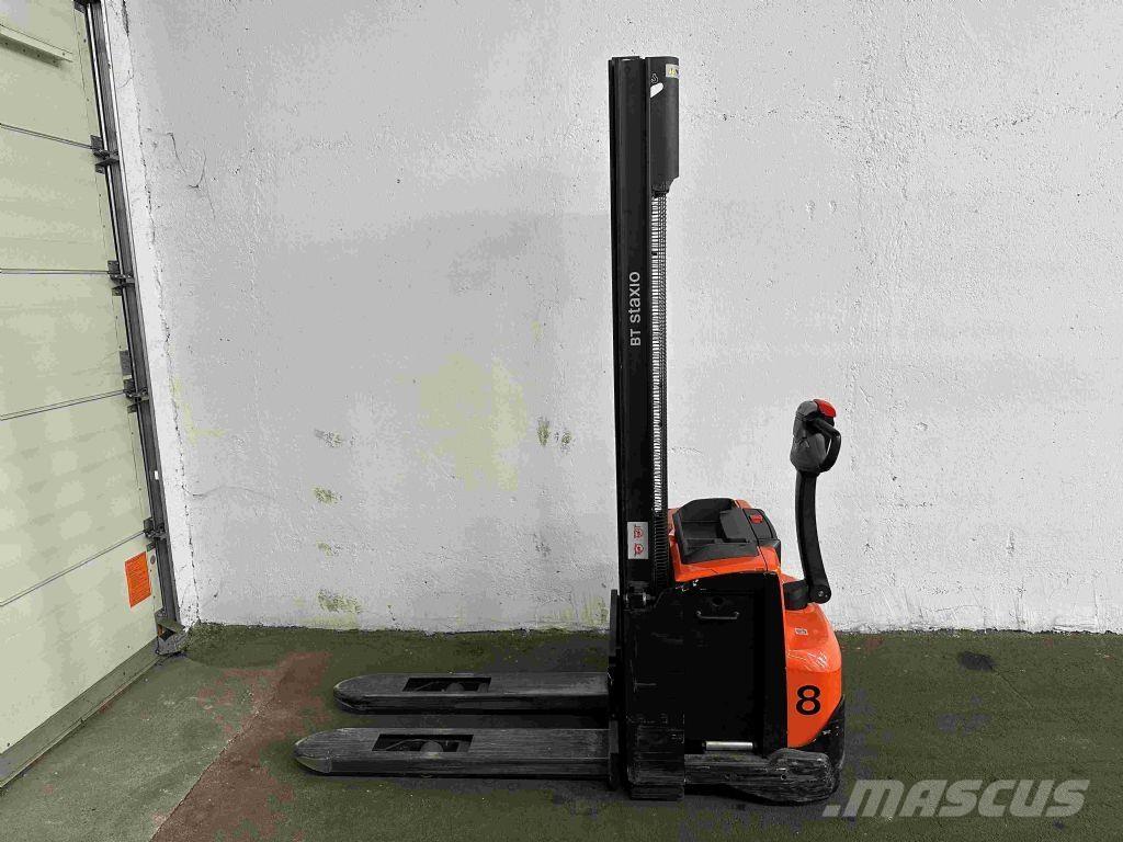 Toyota SWE 120 معدات التكديس الجوالة