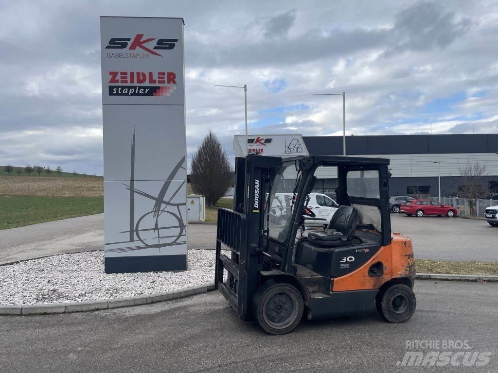 Doosan D30S-5 شاحنات الديزل