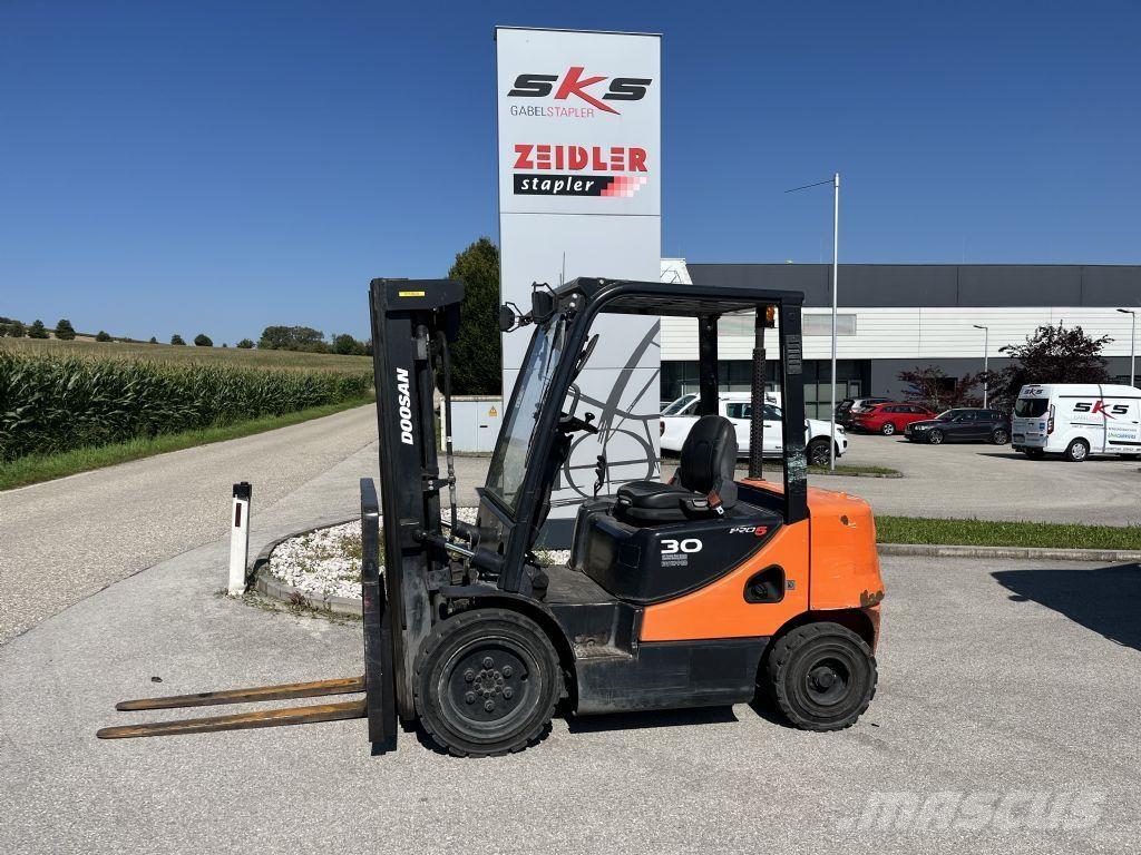 Doosan D30S-5 شاحنات الديزل