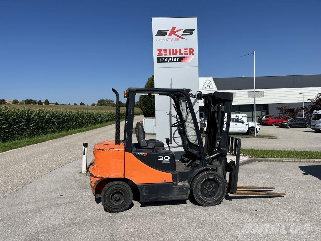 Doosan D30S-5 شاحنات الديزل