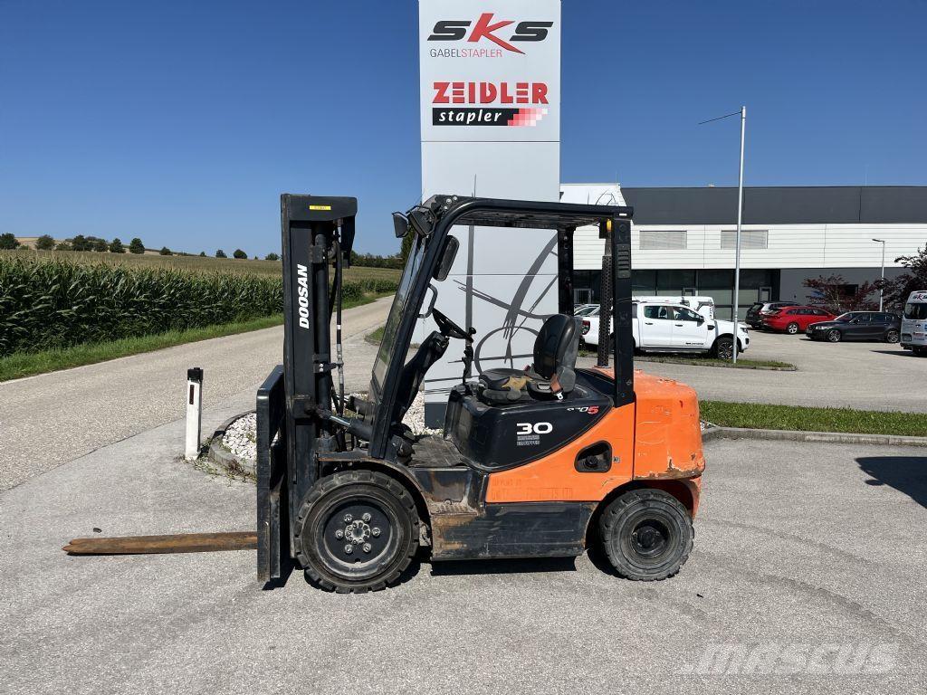 Doosan D30S-5 شاحنات الديزل
