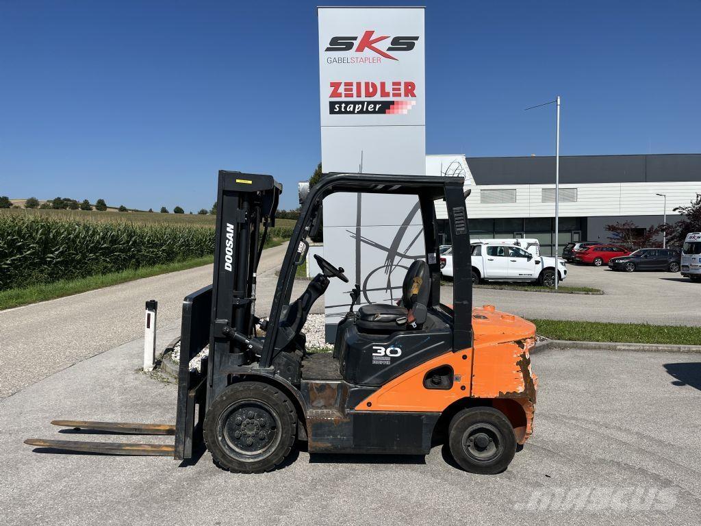Doosan D30S-7 شاحنات الديزل
