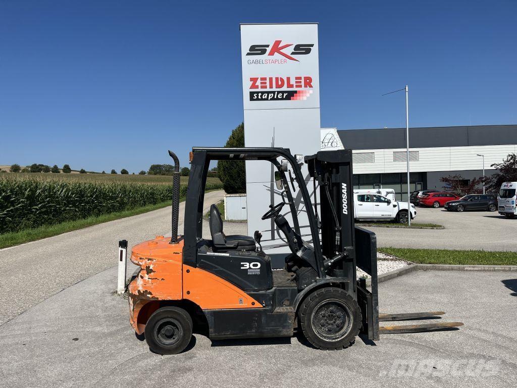 Doosan D30S-7 شاحنات الديزل
