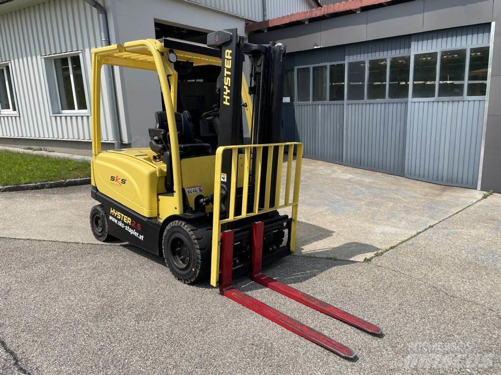 Hyster J2.5XN شاحنات ذات رافعات شوكية تعمل بالكهرباء
