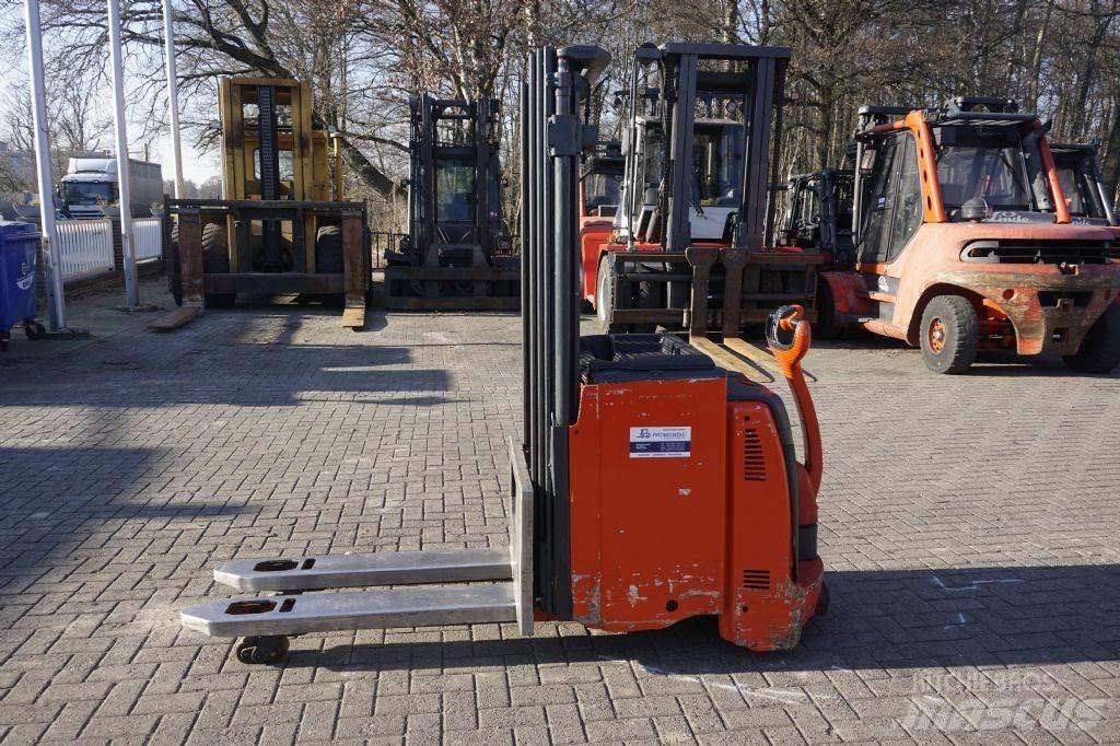 Linde D12 معدات التكديس الجوالة