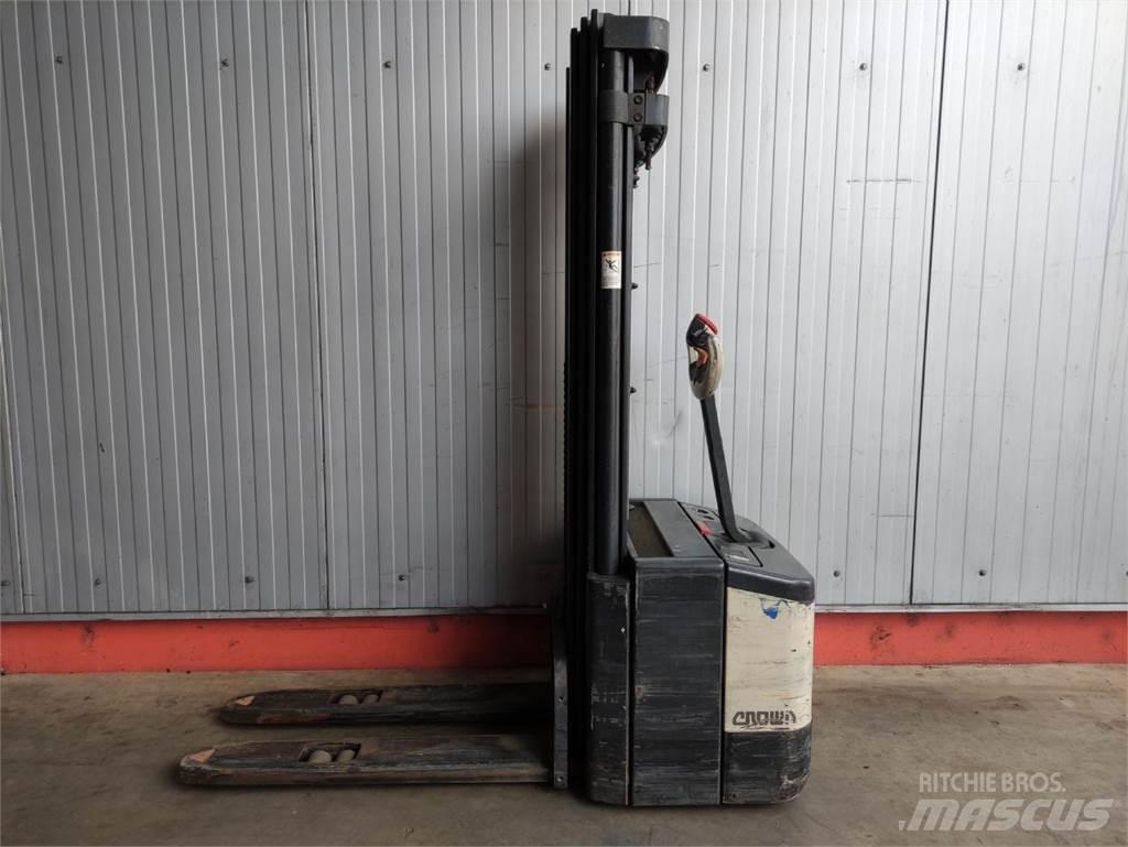 Crown WE 2300-1.6 TT معدات التكديس الجوالة