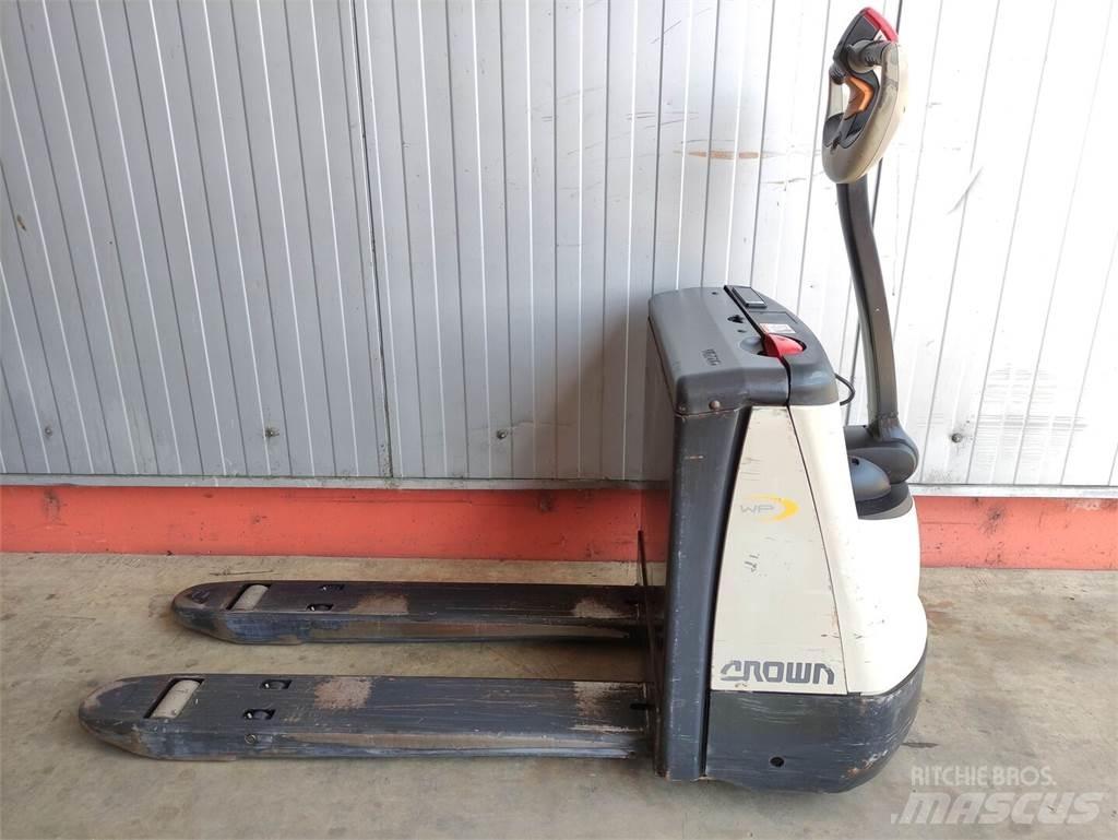 Crown WP2315 معدات الرفع منخفض المستوى