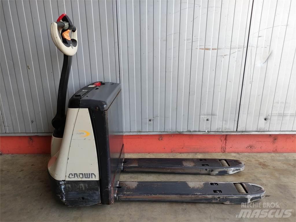 Crown WP2315 معدات الرفع منخفض المستوى