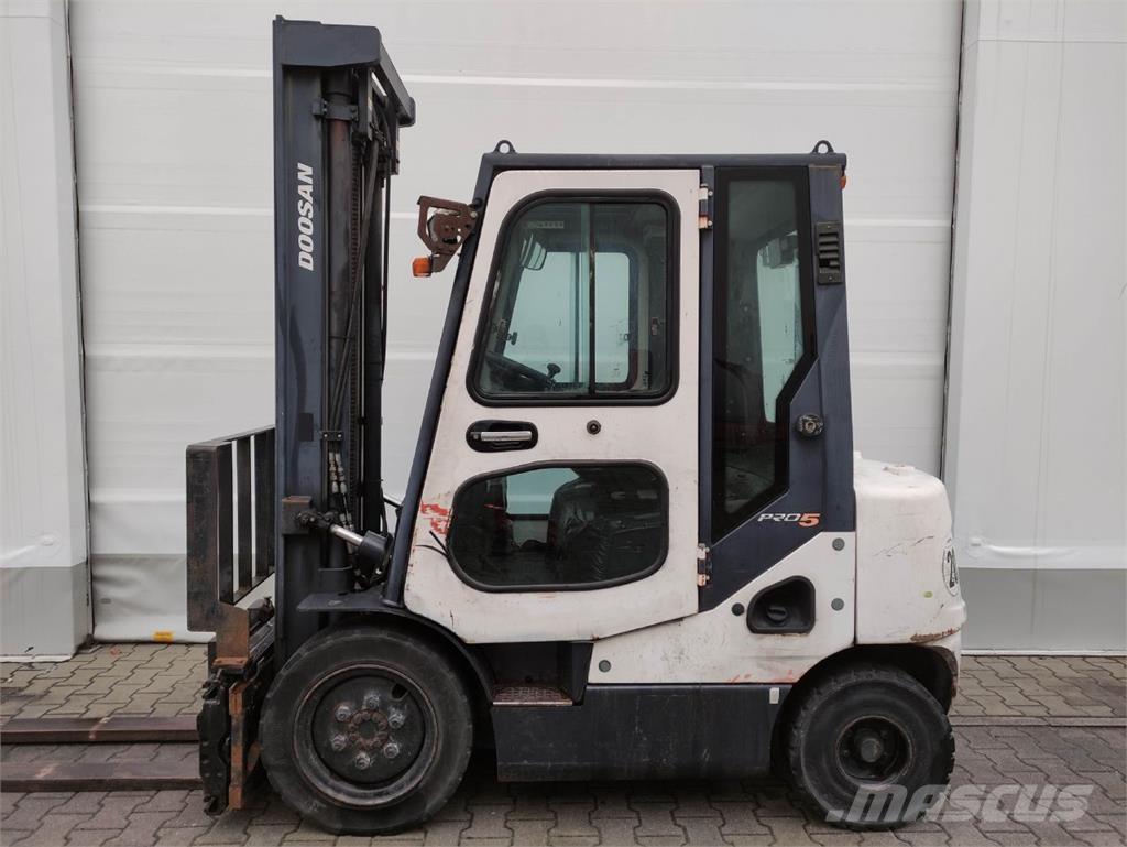 Doosan D25S-5 شاحنات الديزل