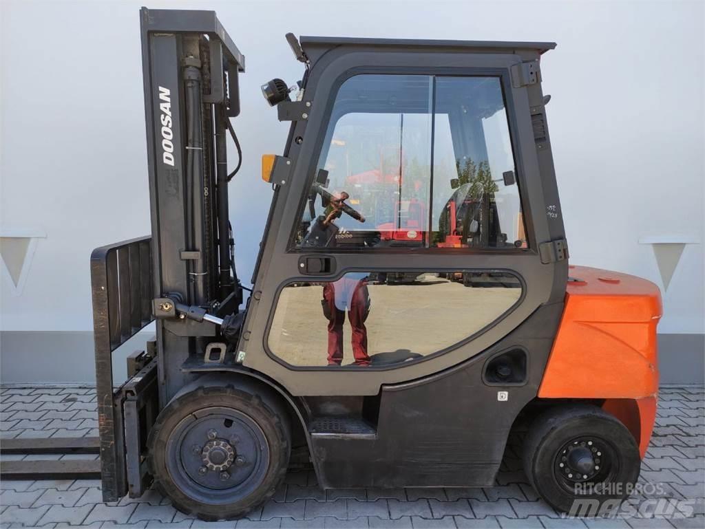 Doosan D30 GP شاحنات الديزل