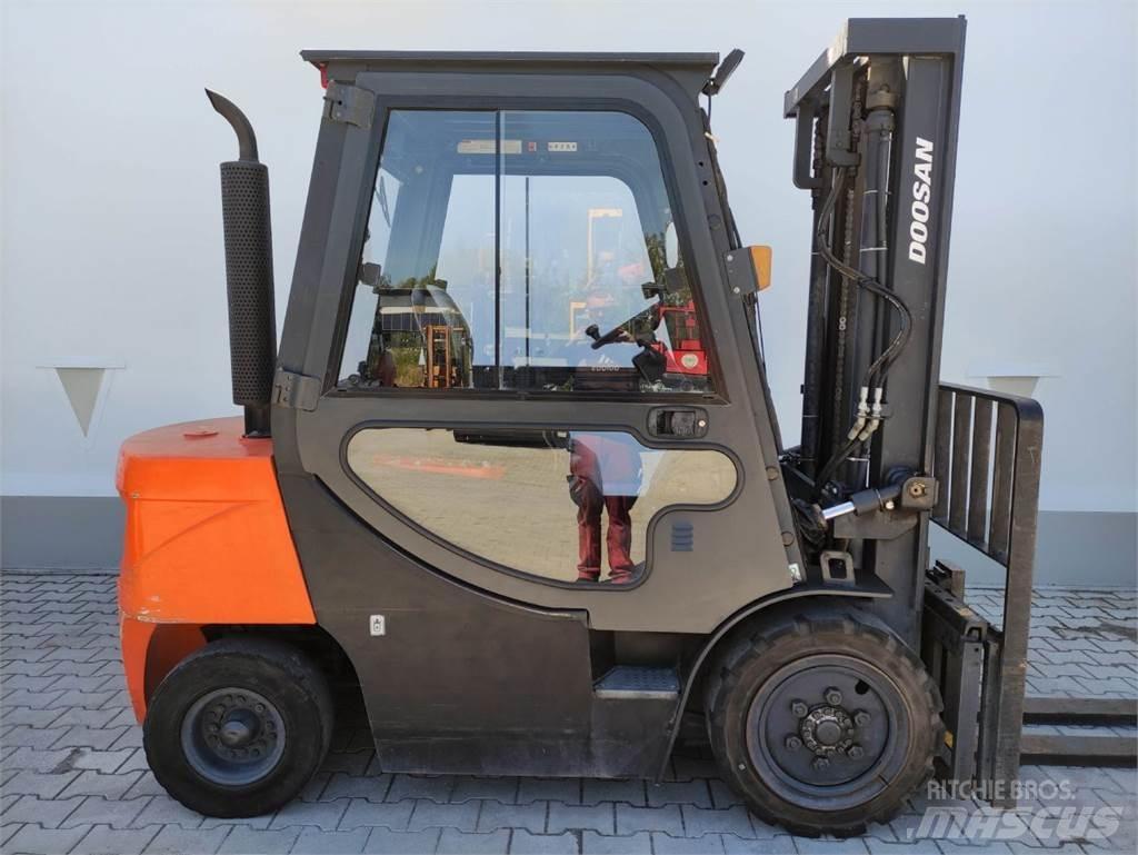 Doosan D30 GP شاحنات الديزل