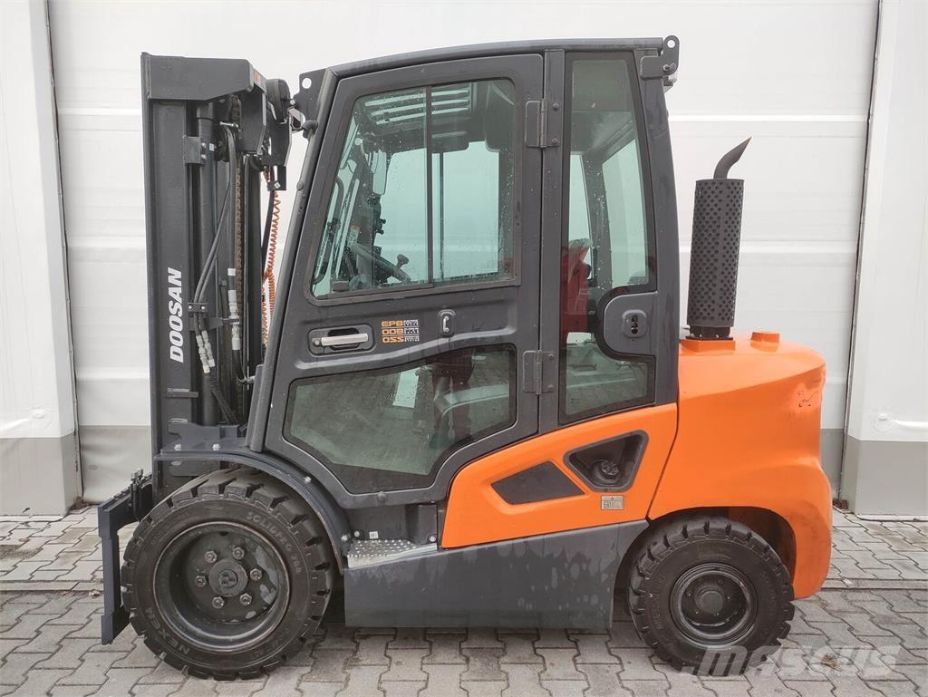 Doosan D35C-9 شاحنات الديزل