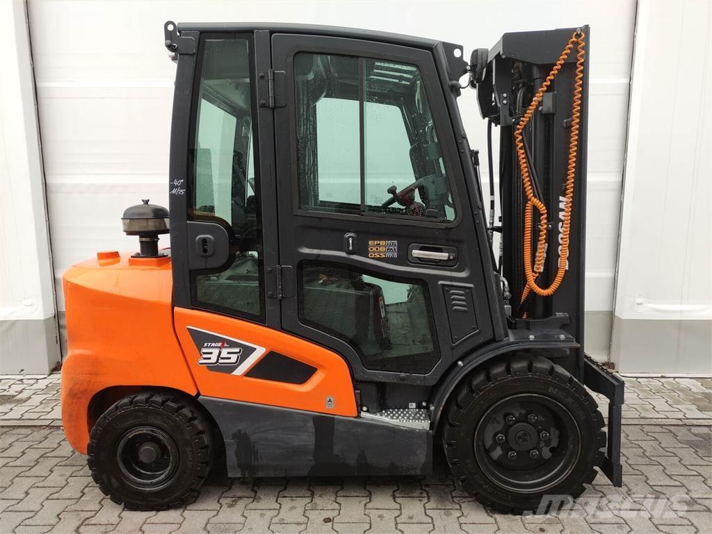 Doosan D35C-9 شاحنات الديزل