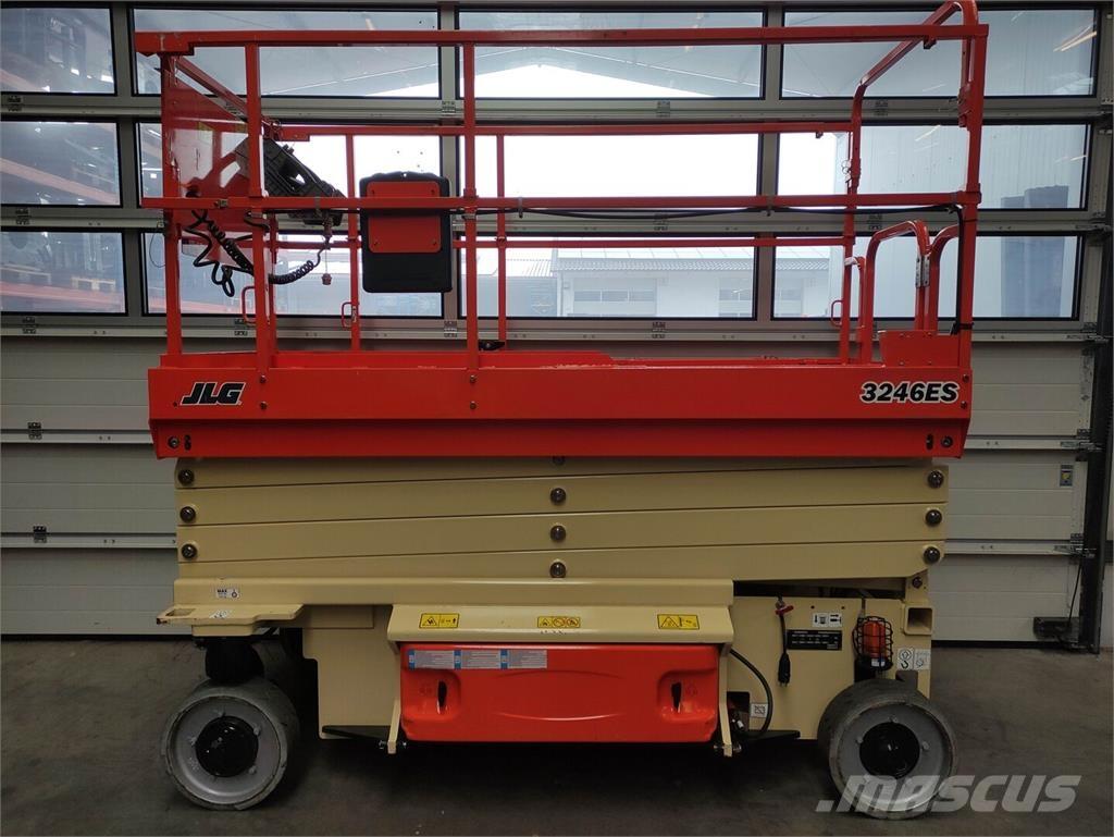 JLG 3246ES رافعات مقصية الشكل