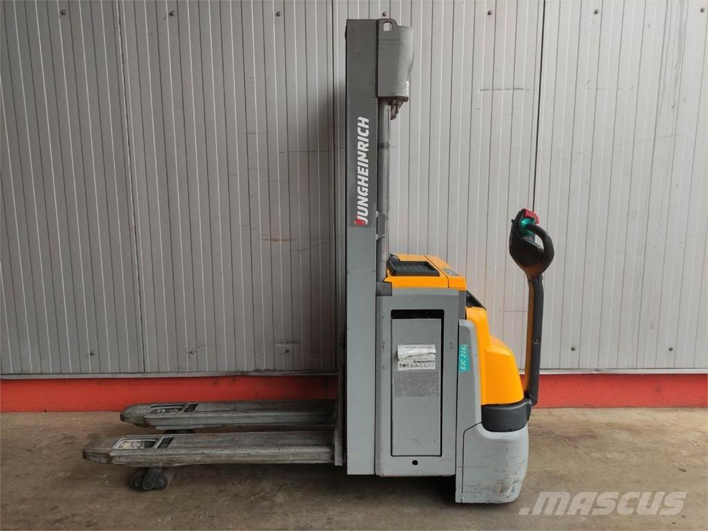Jungheinrich EJC 216 Z معدات التكديس الجوالة