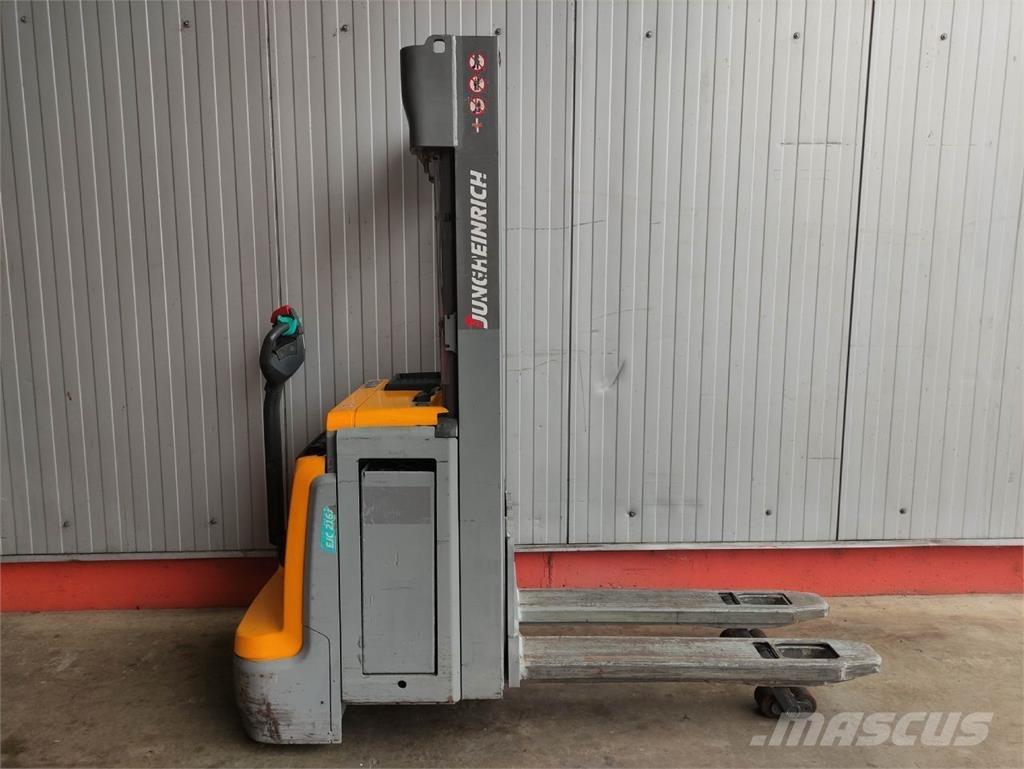 Jungheinrich EJC 216 Z معدات التكديس الجوالة