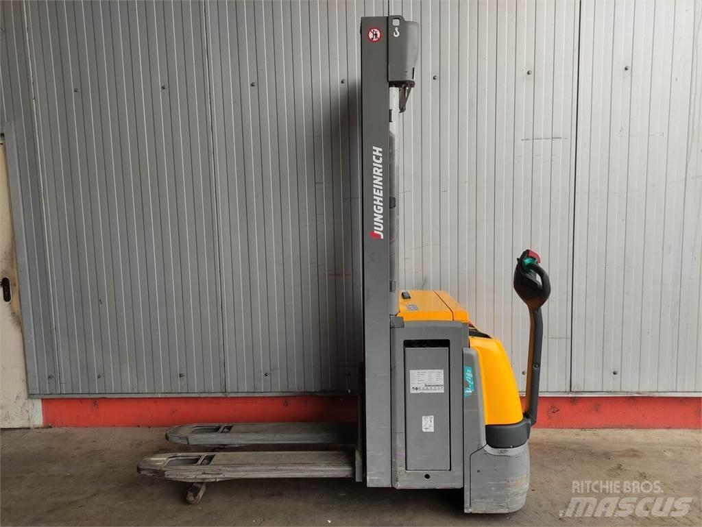 Jungheinrich EJC214Z معدات التكديس الجوالة