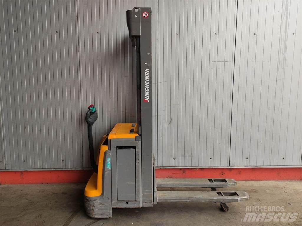 Jungheinrich EJC214Z معدات التكديس الجوالة