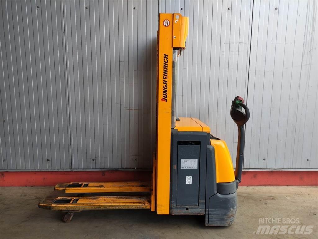 Jungheinrich EJC216Z معدات التكديس الجوالة