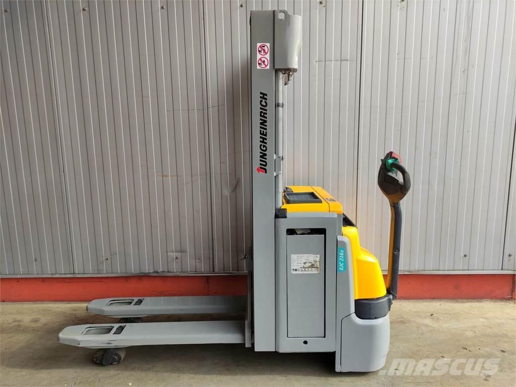 Jungheinrich EJC216z معدات التكديس الجوالة