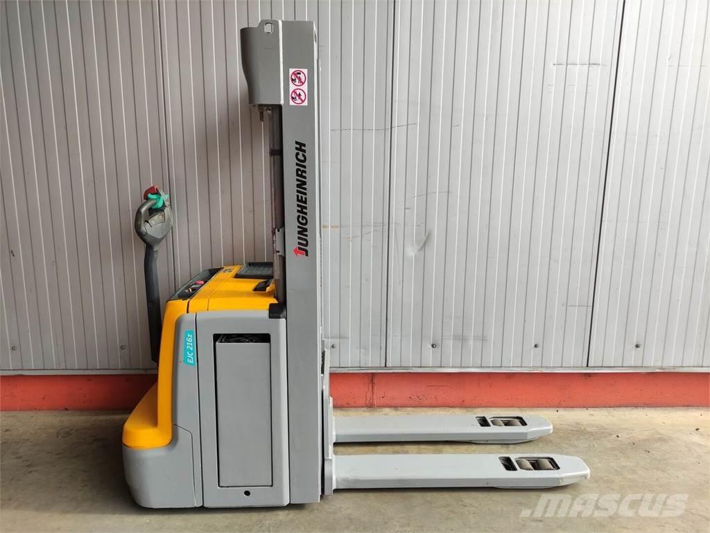 Jungheinrich EJC216z معدات التكديس الجوالة