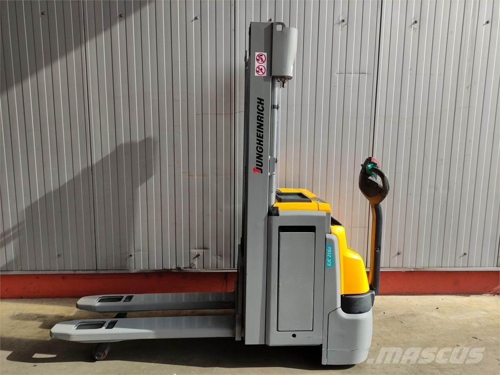 Jungheinrich EJC216z معدات التكديس الجوالة