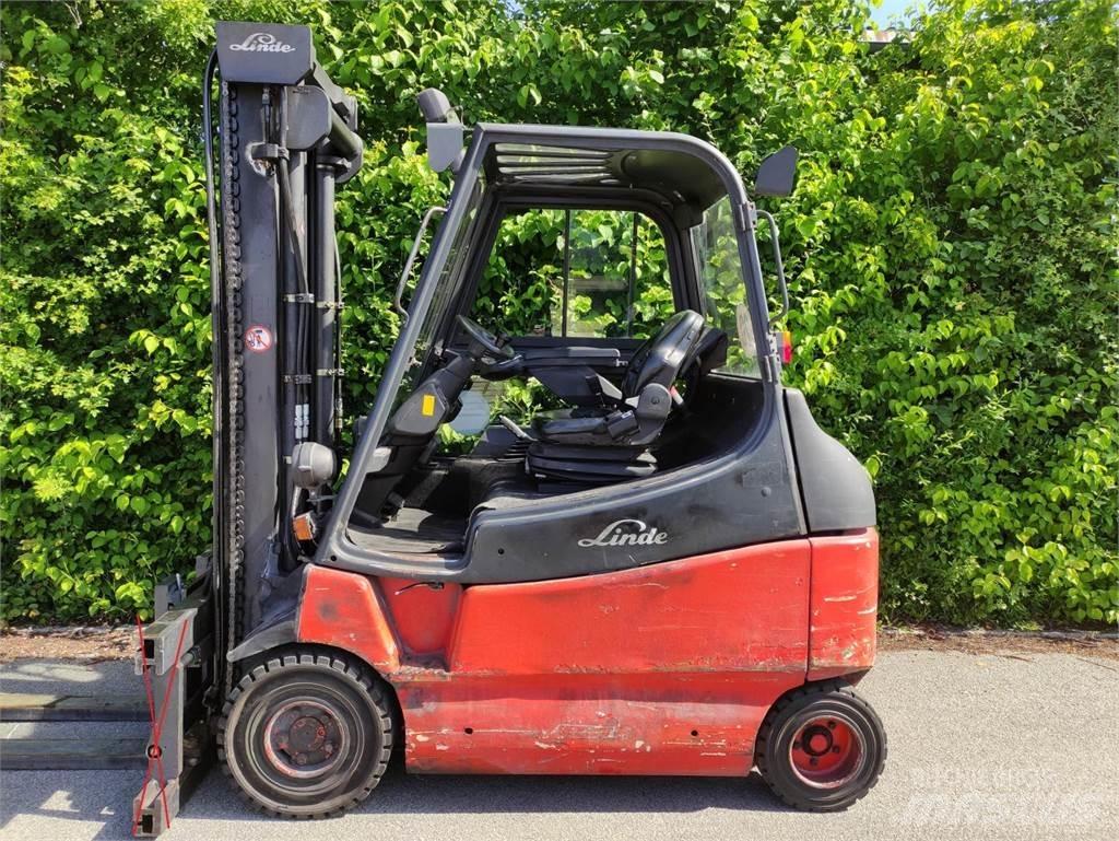 Linde E30-03-336 شاحنات ذات رافعات شوكية تعمل بالكهرباء