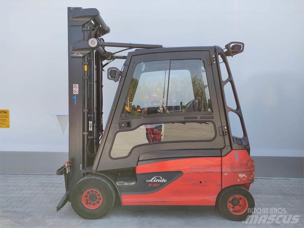 Linde E30L-01-387 شاحنات ذات رافعات شوكية تعمل بالكهرباء