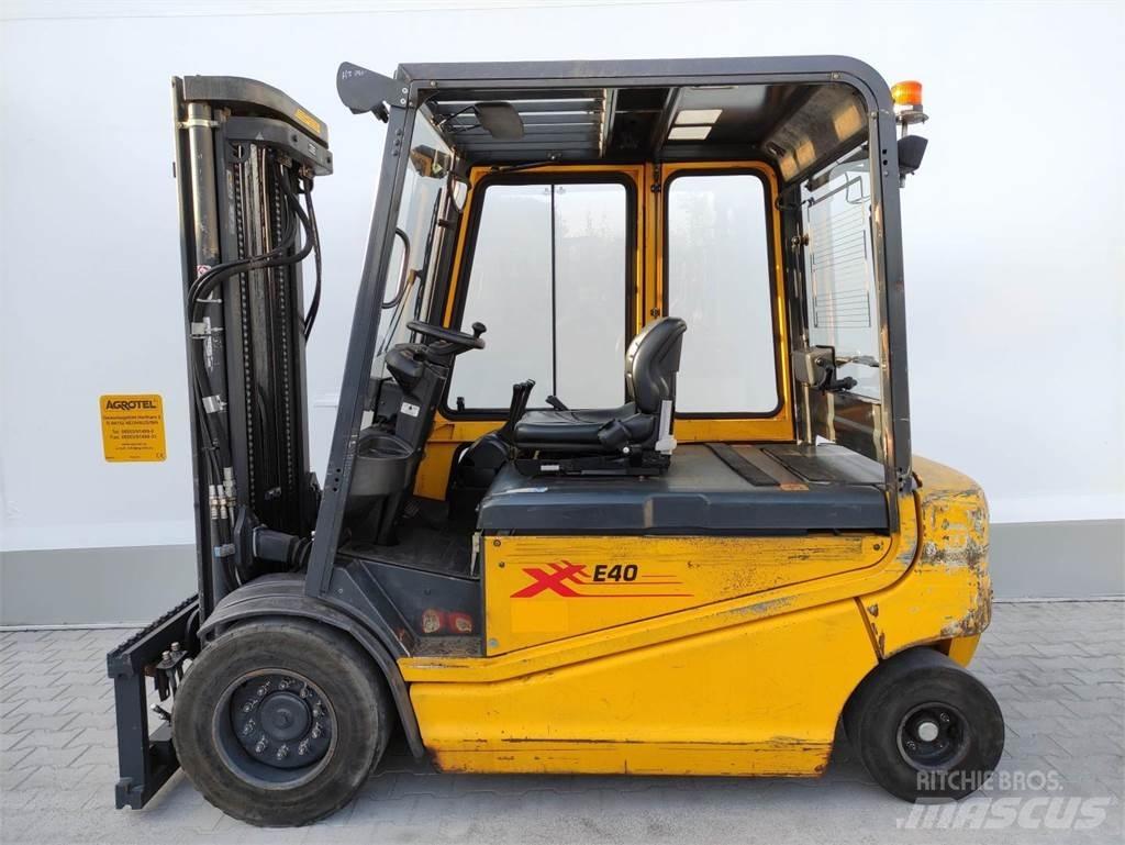 Om-Pimespo XE40 شاحنات ذات رافعات شوكية تعمل بالكهرباء