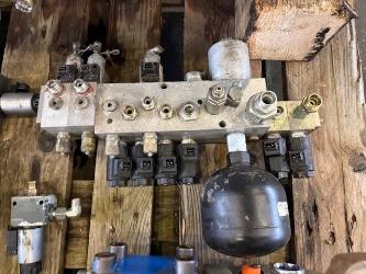 Liebherr R 964 C HYDRAULIC PILOT VALVE BLOCK